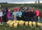 The Win-E-Mac 4th grade classes of Mr. Svalen and Mr. Roragen had a great time at the Vesledahl Farm gathering corn for lunch at the school.